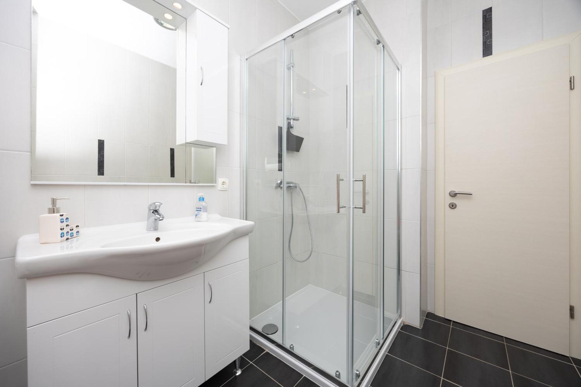 Apartman Markulin โตรกีร์ ภายนอก รูปภาพ