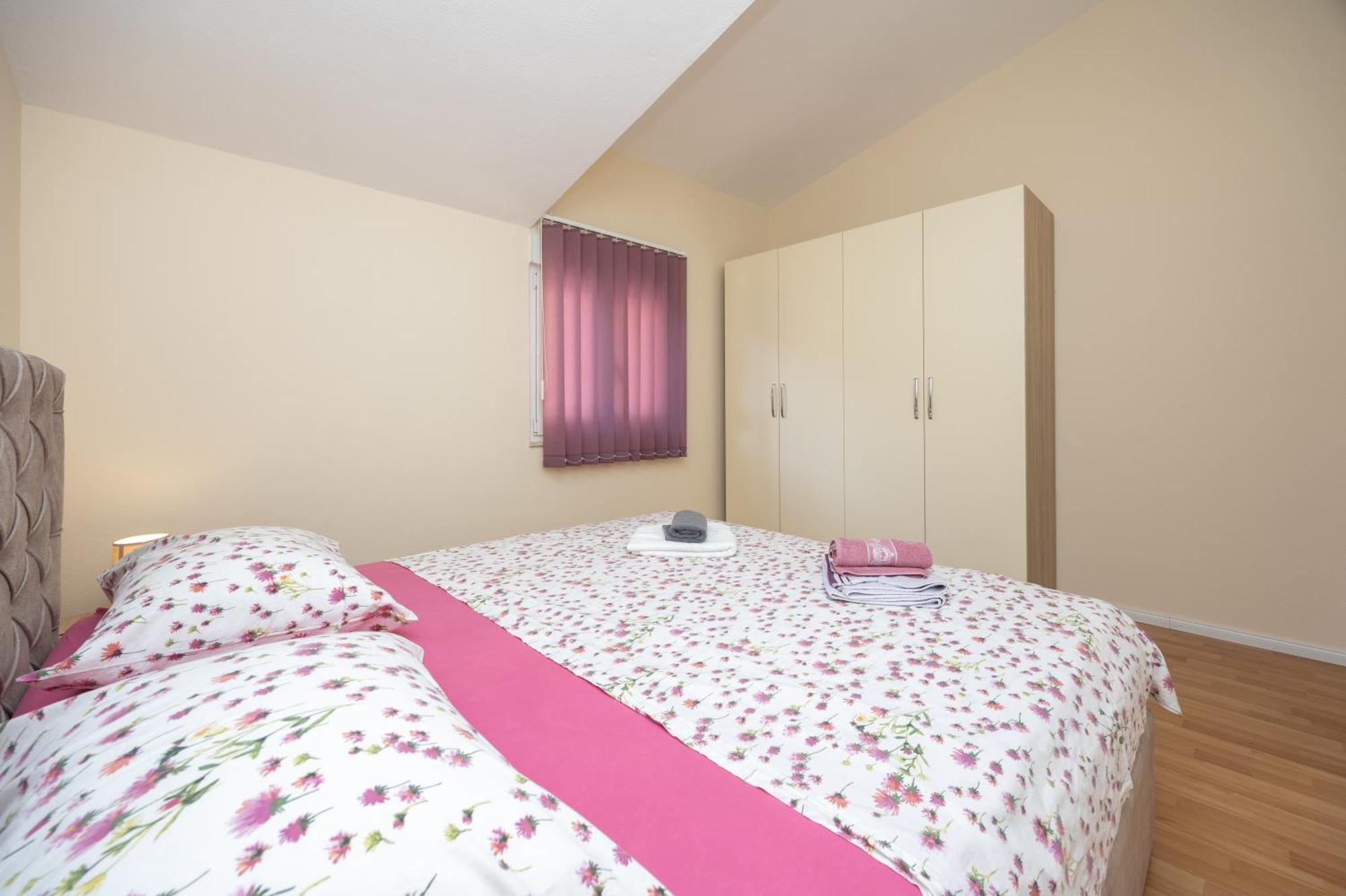 Apartman Markulin โตรกีร์ ภายนอก รูปภาพ